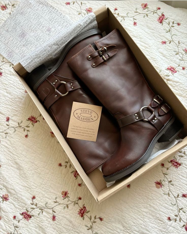 Bota cano curto marrom